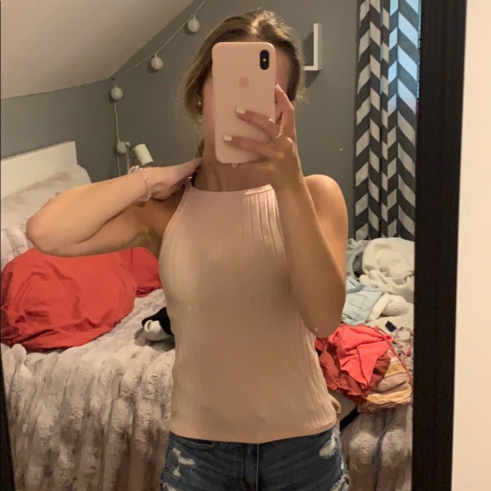 pink tank top